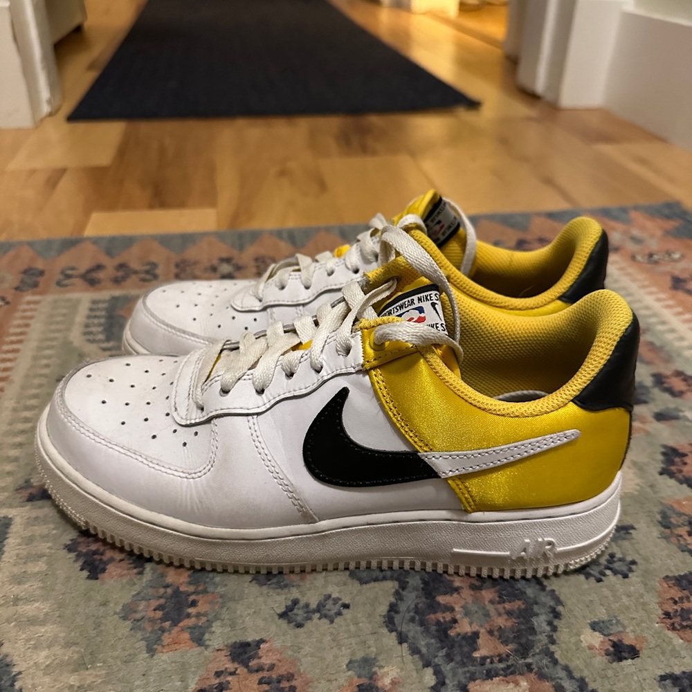 Men’s Nike NBA x Air Force 1 '07 LV8 'Amarillo' Sneakers, Size 7